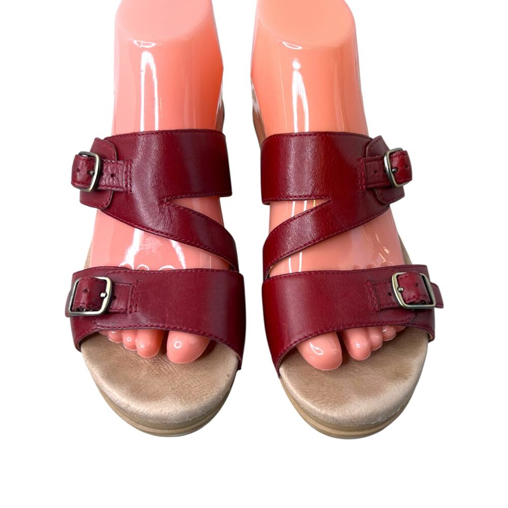 Dansko Karena Leather Buckle Strap Comfort Sandal in Red Wine Casual Women's 7.5 - Picture 2 of 13